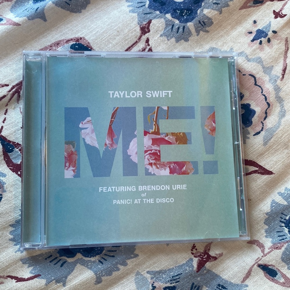 rare taylor swift Me! cd single, in great condition.